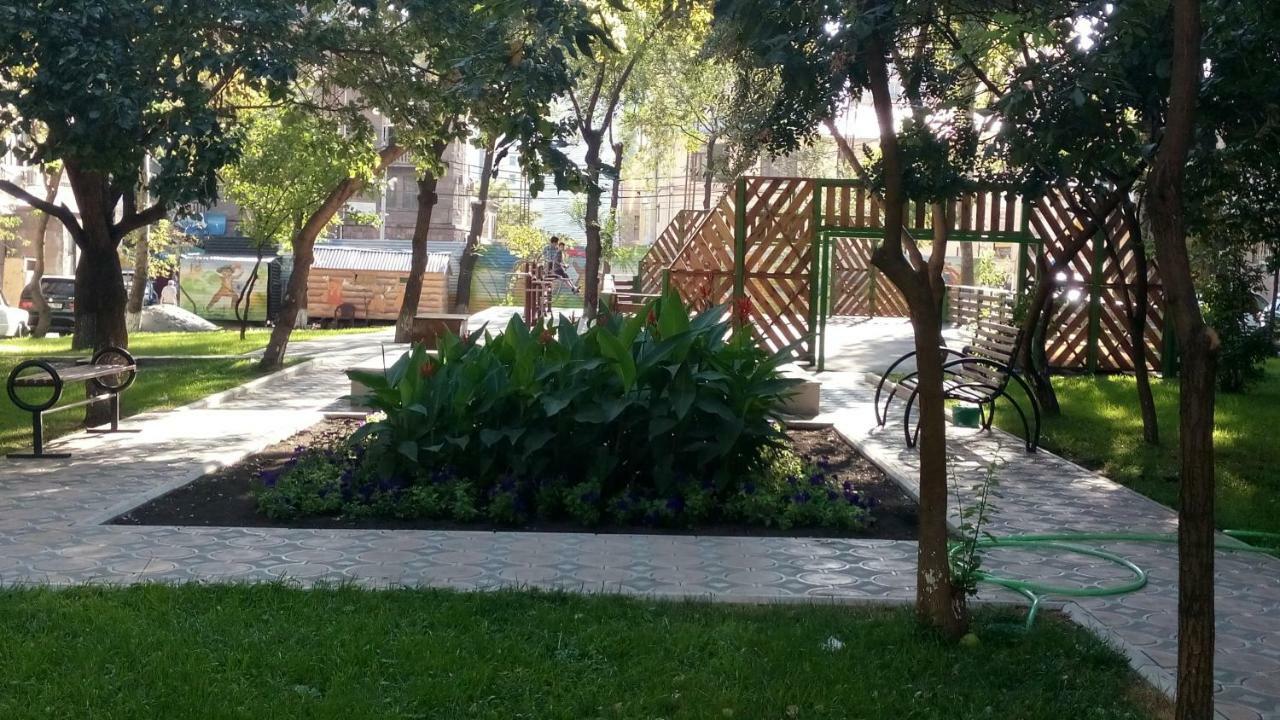 Apartment In The Center Of Yerevan By The Republic Square エクステリア 写真